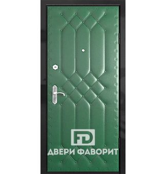 недорогая дверь из металла с отделкой кожзаменитель зелёного оттенка