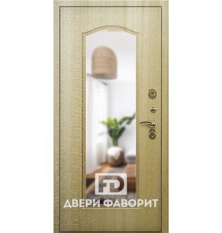 Стальная дверь в квартиру с зеркалом и раздельной ручкой