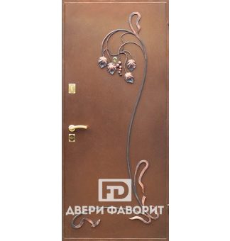 уличная дверь с ковкой, отделана коричневым цинкогрунтом