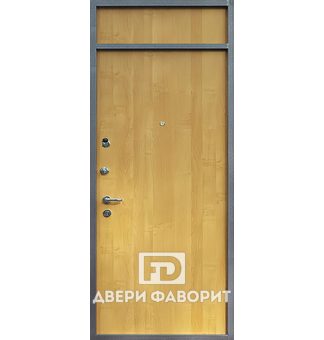 Стальная недорогая дверь с верхней вставкой